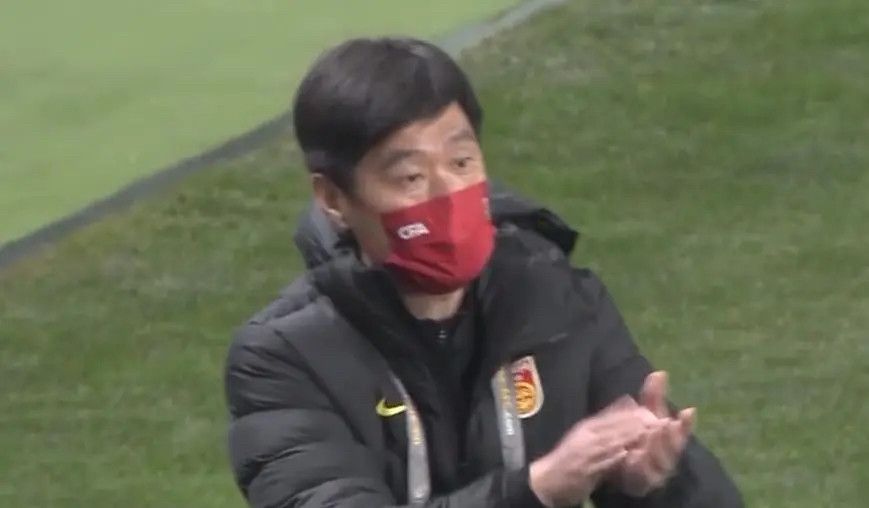 这时，门外传来敲门声以及一个年轻女人的声音：陈总，秦家的秦总、王家的王总想见您。